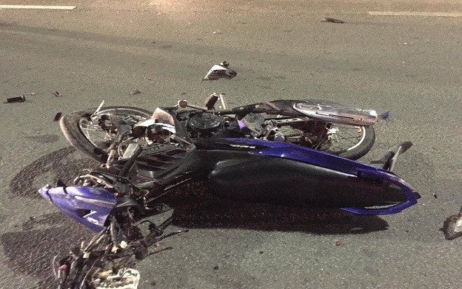 Chạy xe máy vào làn ô tô, đôi nam nữ tử vong khi đâm vào xe tải trên cầu Sài Gòn Ảnh 2