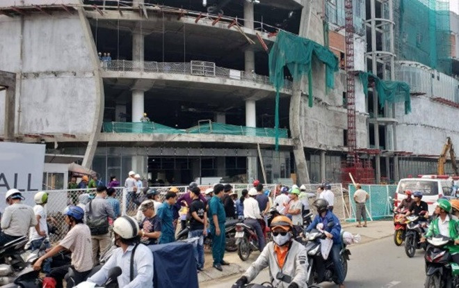 Rơi từ công trình cao tầng ở Sài Gòn, 3 công nhân nằm bất động Ảnh 2