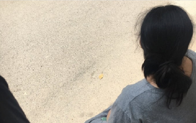 Bà bầu 8 tháng khóc tức tưởi sau khi bị 2 đối tượng lạ mặt cướp điện thoại giật túi xách giữa phố Ảnh 2