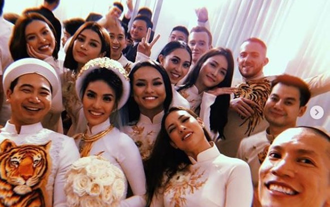 1001 sắc thái của Lan Khuê và ông xã trong ngày ăn hỏi qua ‘ống kính’ của bạn bè Ảnh 2