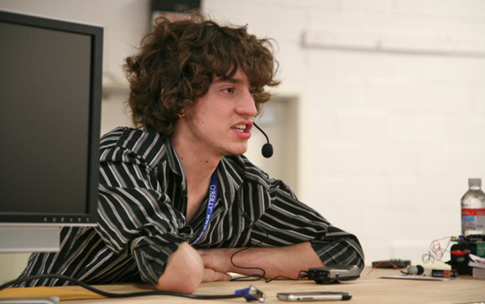 5 hacker nổi tiếng khiến hội chị em liêu xiêu vì điển trai như tài tử Ảnh 2