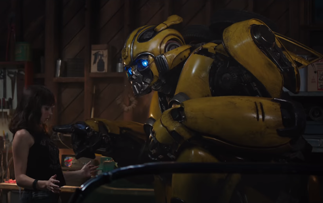 Trailer chính thức của 'Bumblebee': Bé Bee bị truy nã, John Cena vật Hailee Steinfeld xuống đất Ảnh 2