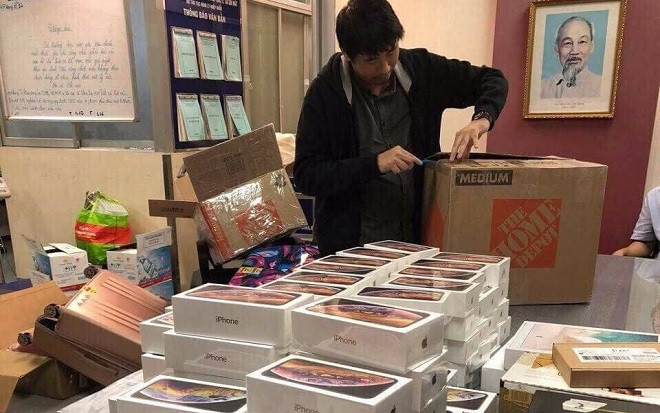 Hải quan sân bay Sơn Nhất bắt giữ lô hàng iPhone trị giá 6,5 tỷ trong hành lý cá nhân Ảnh 2