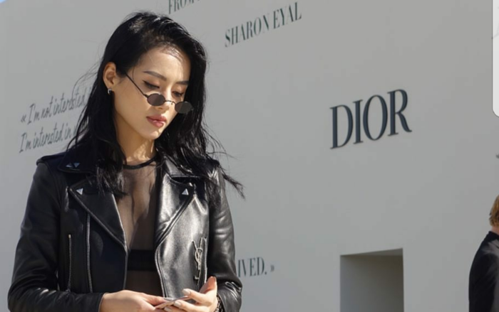 Mặc cây đồ hiệu, check-in long lanh nhưng Khánh Linh vẫn tiếc nuối vì không có vé xem show Dior Ảnh 2