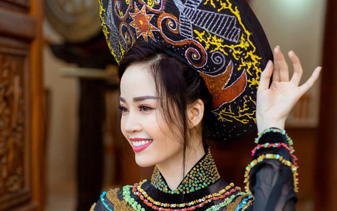 Hoa khôi sinh viên Cần Thơ khiến bao người say đằm khi diện áo dài hoa văn thổ cẩm Ảnh 2