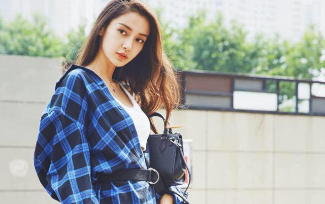 Sang chảnh trên thảm đỏ nhưng streetstyle của Angelababy lại đối lập hoàn toàn như thế này Ảnh 2