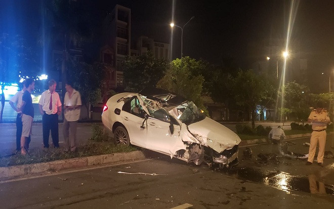 Chạy vào làn ô tô, 2 thanh niên bị container cán qua người nguy kịch ở Sài Gòn Ảnh 2