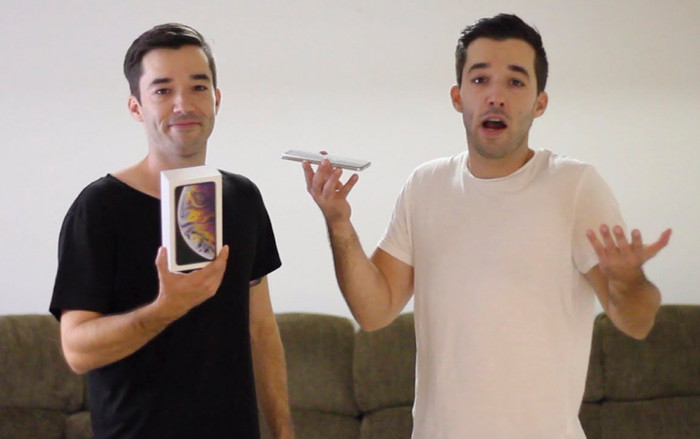 Face ID trên iPhone Xs Max vẫn bị qua mặt bởi các cặp song sinh Ảnh 2