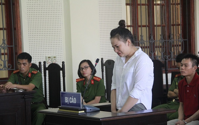 Bị cáo ngất xỉu khi nghe tòa tuyên phạt 15 năm tù về tội giết người Ảnh 2