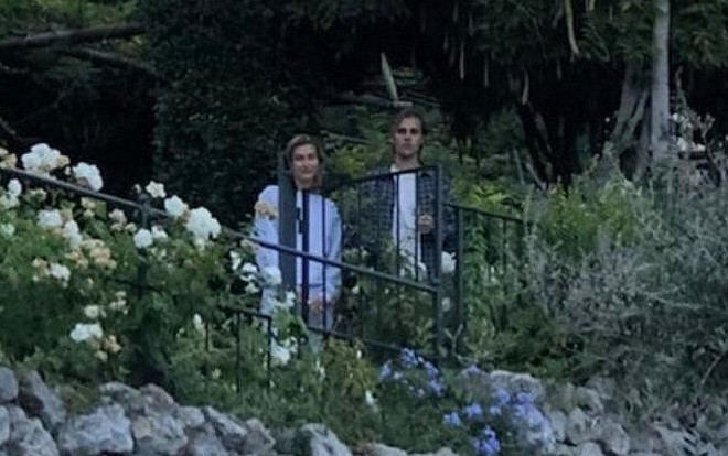 Justin Bieber và Hailey Baldwin bị bắt gặp đang làm điều này khi đi nghỉ dưỡng Ảnh 2