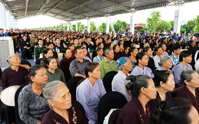 Người dân quê nhà rơi lệ xem Lễ truy điệu Chủ tịch nước Trần Đại Quang Ảnh 2