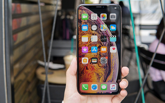 Thiết kế gần như giống hệt iPhone X khiến iPhone Xs ế ẩm tại Việt Nam Ảnh 2