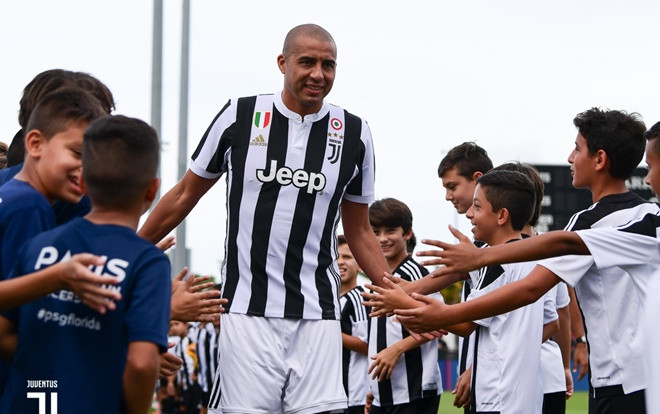 David Trezeguet lỡ hẹn với thầy trò HLV Miura và Bùi Tiến Dũng Ảnh 2