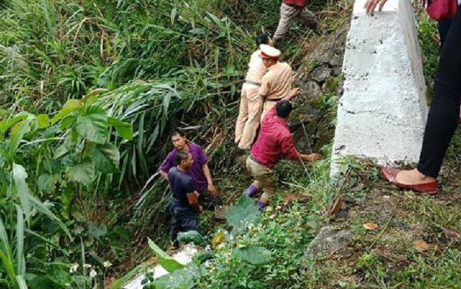 Xe ô tô 7 chỗ lao xuống vực ở Bắc Kạn, 5 người bị thương Ảnh 2