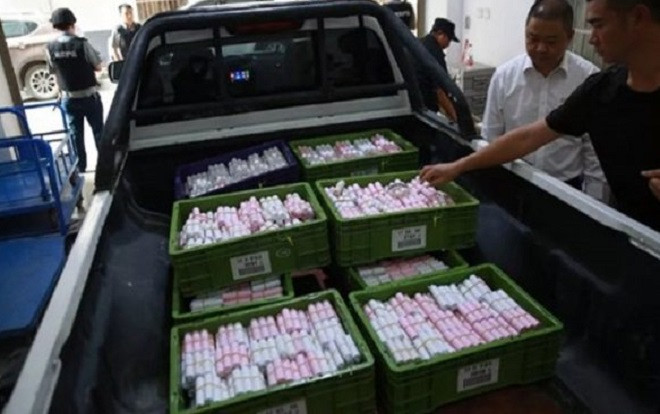 Mang một tấn tiền xu để tậu ô tô sang, người đàn ông khiến cả cửa hàng 'choáng toàn tập' Ảnh 2