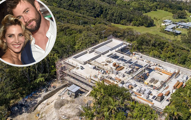 Thần sấm 'Thor' khiến hàng xóm bức xúc vì xây dinh thự khổng lồ như pháo đài Ảnh 2