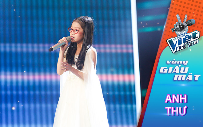 Từ thí sinh đi thi hát Anh Thư bất ngờ trở thành giám khảo chấm điểm các HLV Ảnh 2