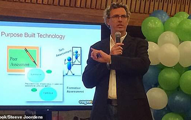 Giáo sư vô tình chiếu phim người lớn trước 500 sinh viên Ảnh 2