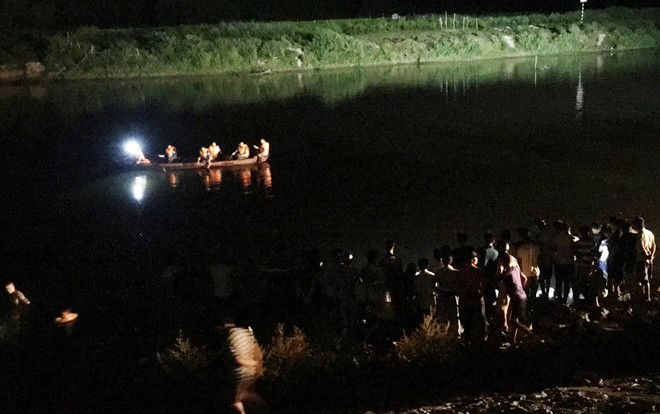 Vớt thi thể 2 học sinh bị nước cuốn tử vong thương tâm trong đêm Ảnh 2