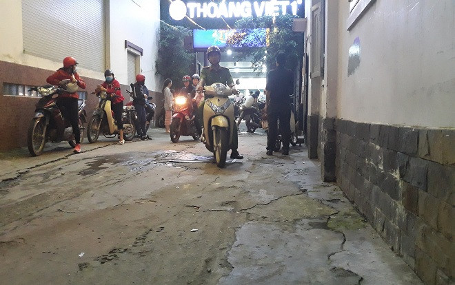 Nghi vấn nam nhân viên 18 tuổi bị kẹt trong thang máy nhà hàng đến tử vong ở Sài Gòn Ảnh 2