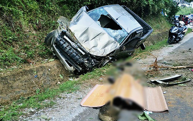 Ô tô lao xuống mương thoát nước, 2 người thương vong Ảnh 2