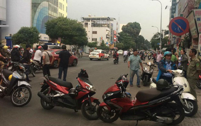 Phát hiện vợ đi cùng trai lạ, chồng nổi cơn ghen tuông vác dao truy sát Ảnh 2