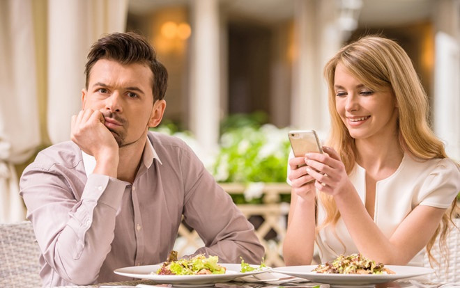 Bị crush 'ép' đãi cả bạn thân đi ăn buffet, nam sinh xót tiền lên mạng hỏi 'cứ hẹn lần đầu là con trai phải auto thanh toán'? Ảnh 2