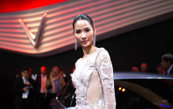 Diện váy xẻ cao quyến rũ, Hoàng Thùy lộng lẫy 'chặt đẹp' tại sự kiện Ảnh 2