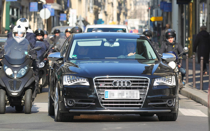 Có bộ sưu tập siêu xe khủng thế này nhưng David Beckham vẫn để mắt đến xe VinFast Ảnh 2