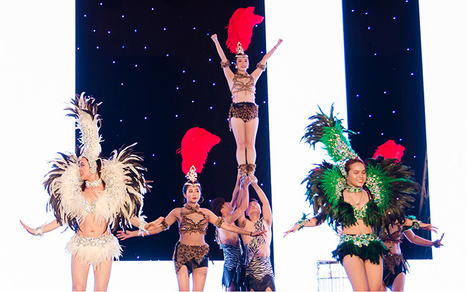 Đại học Thăng Long chào đón tân sinh viên bằng đêm nhạc quy tụ toàn 'trai xinh, gái đẹp' cực sôi động Ảnh 2