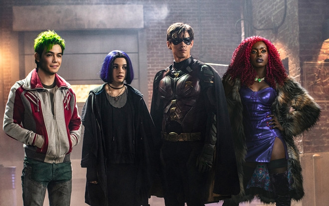 Trailer cuối cùng của 'Titans': Robin hôn Starfire đắm đuối, Raven bị Valak nhập? Ảnh 2