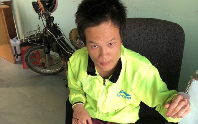 Lên cơn ngáo đá, nam thanh niên xông vào bóp cổ rồi cầm dao truy sát cha mẹ vì nghĩ là 'bóng ma' Ảnh 2