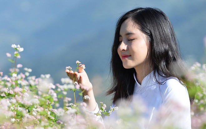 Thiếu nữ xinh đẹp bên đồi hoa tam giác mạch ở Mù Cang Chải: 'Không có ý định vào showbiz chỉ muốn làm công việc bình thường, kín đáo' Ảnh 2