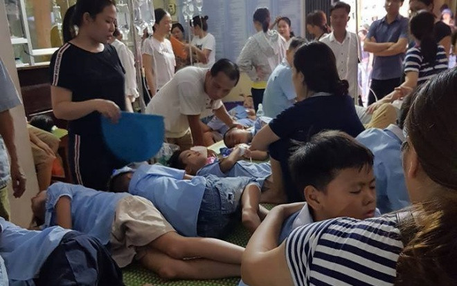 Nghi ngộ độc thực phẩm, gần 200 học sinh tiểu học nhập viện điều trị sau bữa ăn trưa Ảnh 2