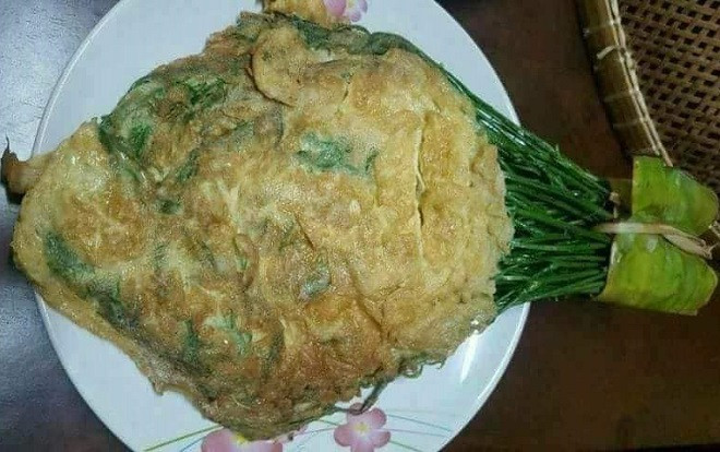 Hú hồn với sản phẩm trứng chiên phiên bản vợt đánh bóng bàn của cô nàng khi ra mắt gia đình bạn trai Ảnh 2