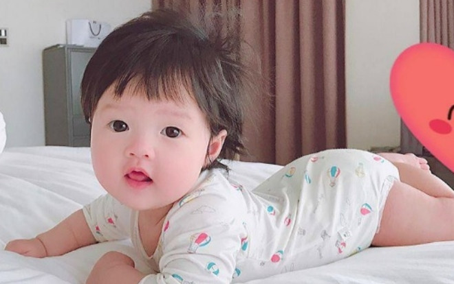 Đặng Thu Thảo cho con ăn dặm mà fan chỉ chú ý đến điều này Ảnh 2