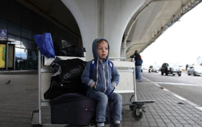 Về nhà sau kỳ nghỉ, bố mẹ mới nhớ ra bỏ quên con 5 tuổi ở sân bay Ảnh 2