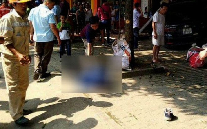 Ô tô đâm tử vong người đi xe máy rồi lao thẳng vào cửa hàng ven đường Ảnh 2