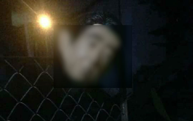 Hú hồn với hình đầu người treo lơ lửng trên cổng sắt giữa đêm khuya Ảnh 2