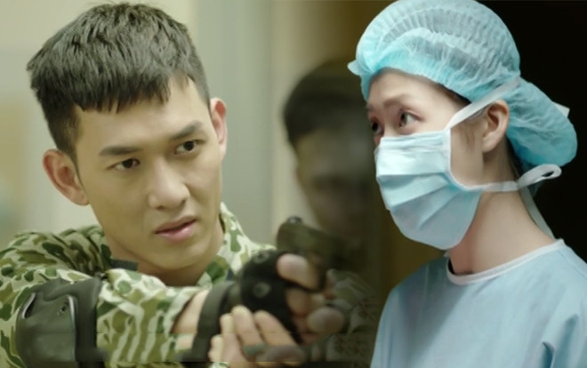 Cảnh Song Luân uy hiếp để Khả Ngân làm phẫu thuật trong 'Hậu duệ mặt trời Việt Nam' khác gì với bản Hàn Quốc? Ảnh 2