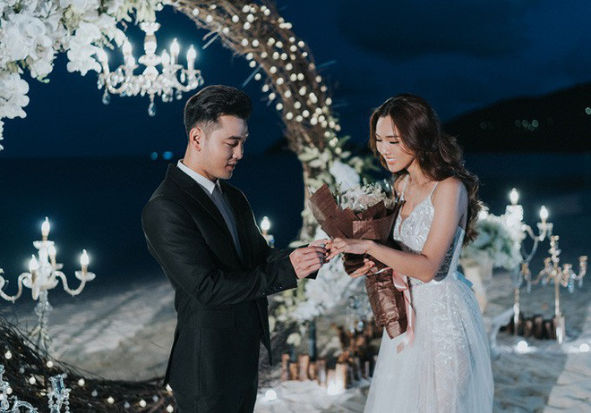Cuối cùng đã có một 'cái kết' viên mãn trên biển cho tình yêu giữa Ưng Hoàng Phúc và vợ sau nhiều năm chung sống Ảnh 3