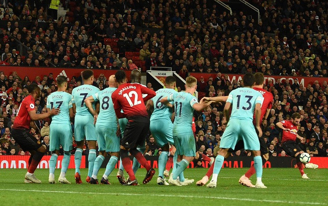 Ghi bàn cho M.U, Mata lập kỷ lục mới tại giải Ngoại hạng Anh Ảnh 2