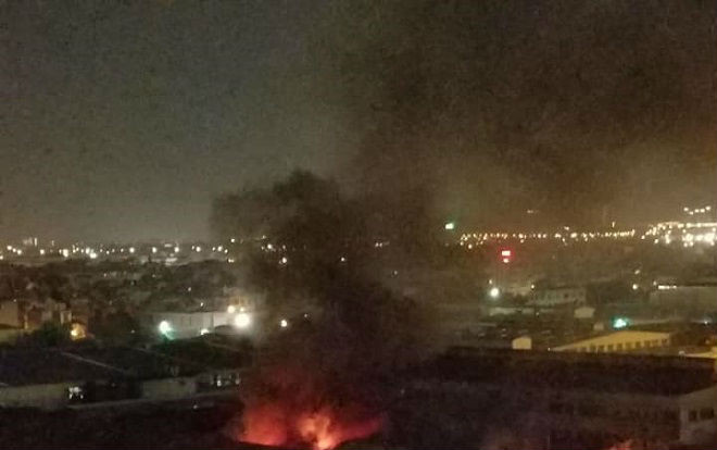 Cháy lớn xưởng sản xuất đồ chơi trẻ em ở Hà Nội, lửa khói bốc cao ngùn ngụt Ảnh 2