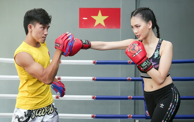 Siêu mẫu Bùi Quỳnh Hoa so găng với 'độc cô cầu bại' Muay Thái Ảnh 2