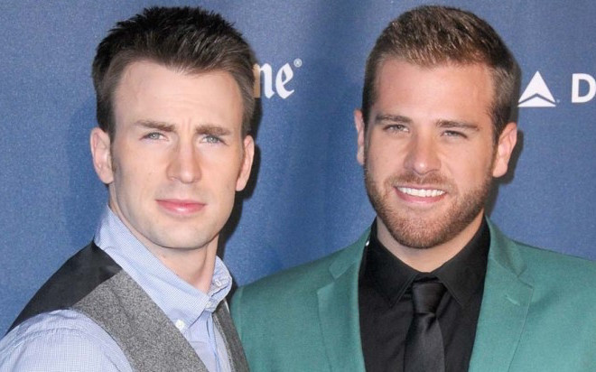 Những ngôi sao Hollywood luôn tự hào khi có người thân thuộc cộng đồng LGBT Ảnh 2