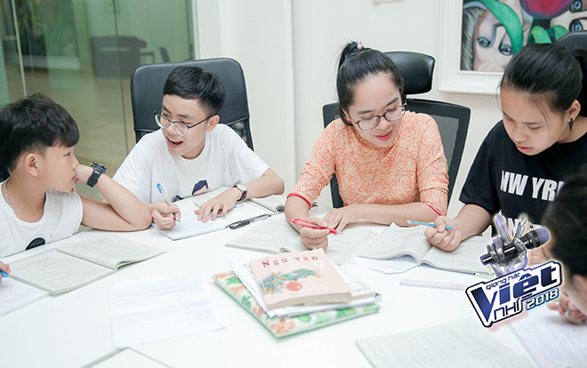 Xa nhà đi thi Giọng hát Việt nhí, dàn thí sinh tài năng đủ mọi lứa tuổi học tập như thế nào? Ảnh 2
