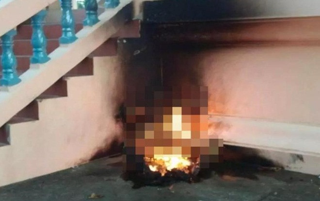 Ôm cả đống nợ và sấp vé số, người đàn ông tự thiêu trong chùa Ảnh 2