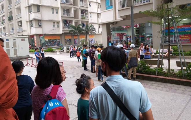 Danh tính nghi phạm đi xe ô tô cầm súng bắn vợ trước sảnh chung cư Ảnh 2