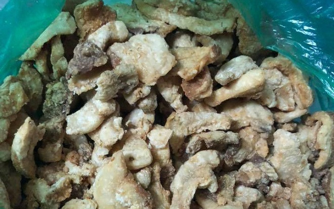 Khoe được bố mẹ 'tiếp tế' cho mẻ tóp mỡ, anh chàng khiến 500 anh em nhao nhao 'xin miếng' Ảnh 2