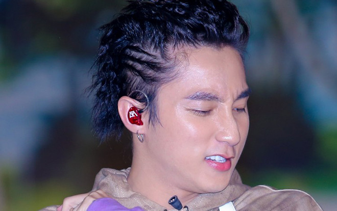 Cận cảnh chiếc tai nghe đẹp và độc chẳng kém gì sao Hàn của Sơn Tùng M-TP Ảnh 2